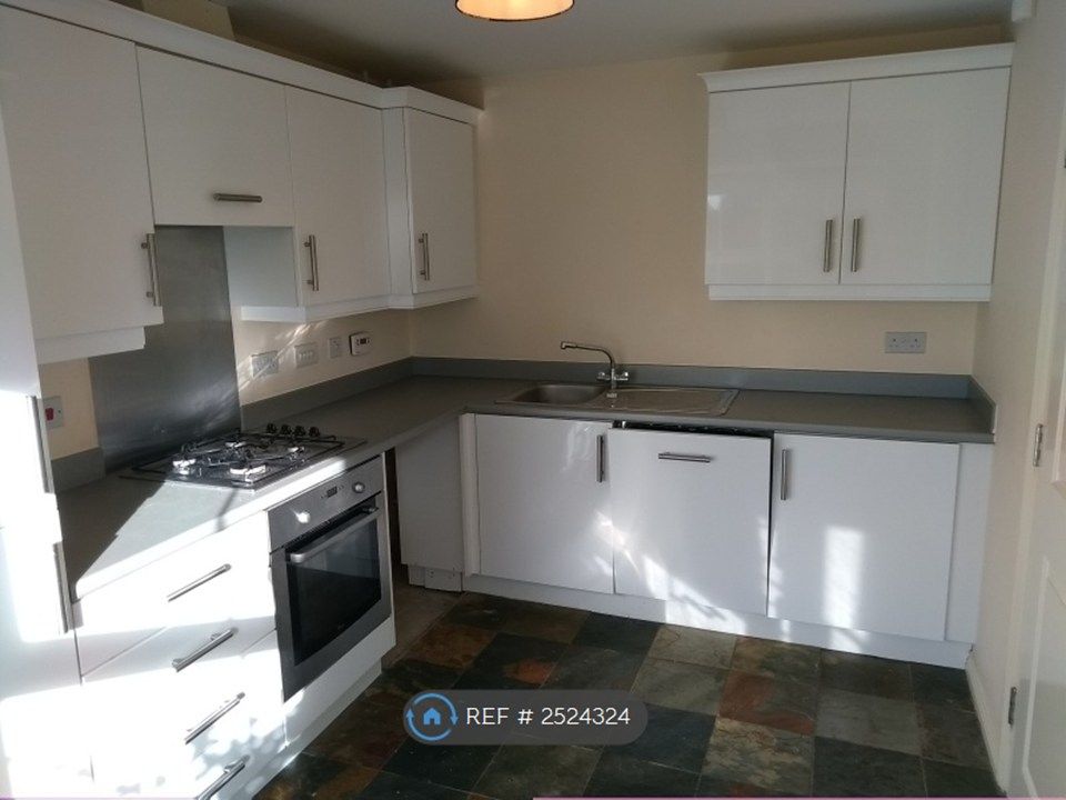 Property photo 2 of 12 Kitchen