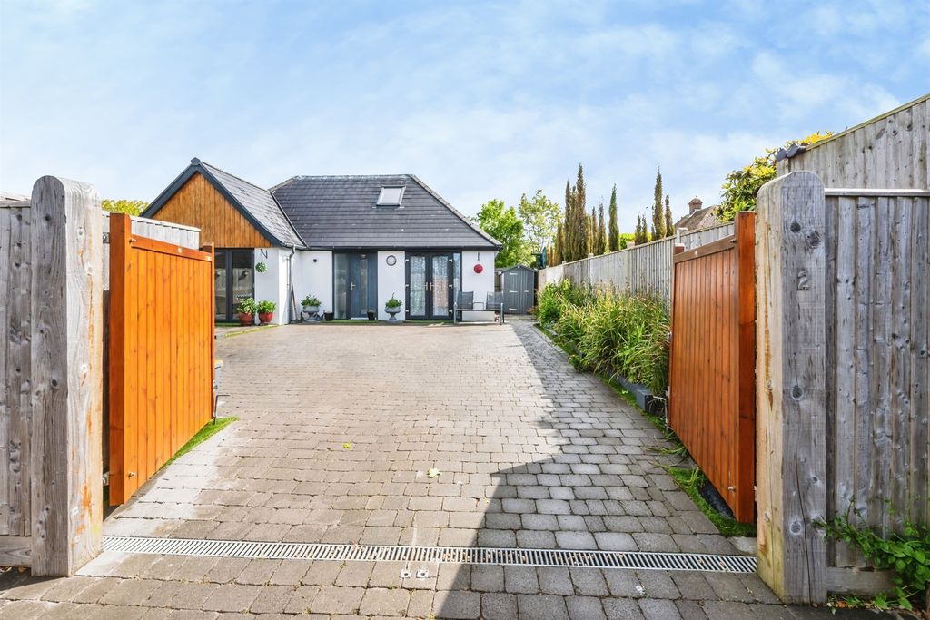 Property photo 3 of 18