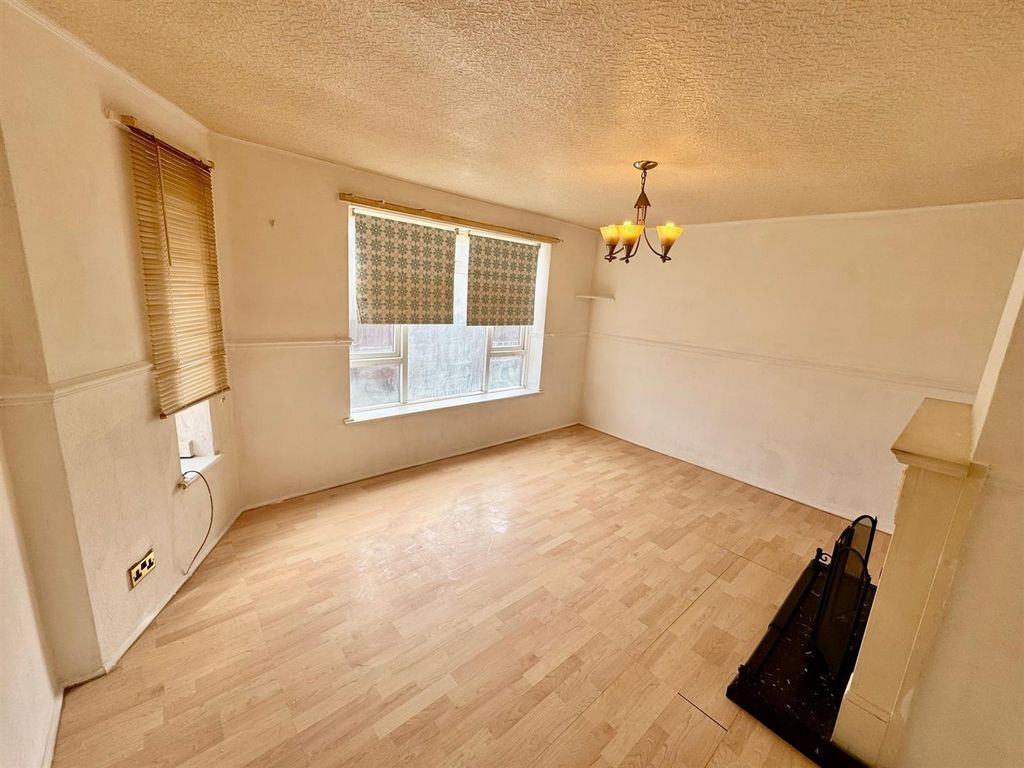 Property photo 2 of 12 Lounge.Jpg