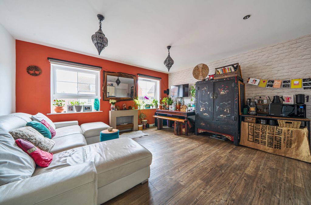 Property photo 2 of 13 1514126-24-6A97Ed...