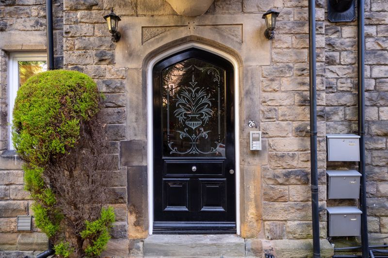 Property photo 3 of 22 Communal Entrance