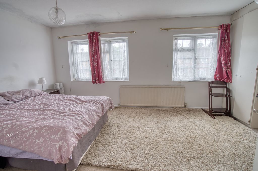 Property photo 2 of 12