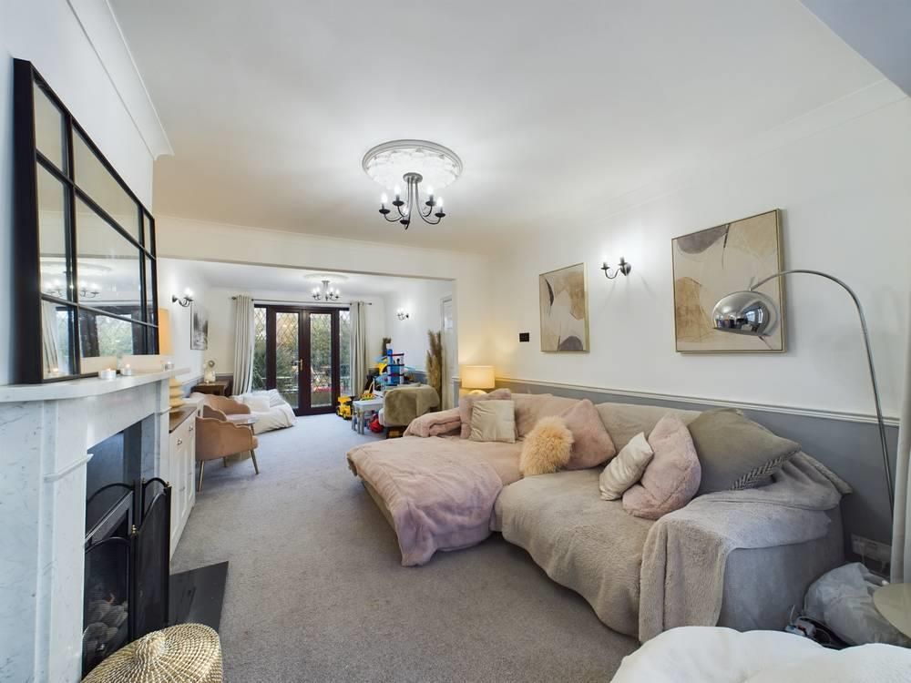 Property photo 2 of 23 Lounge