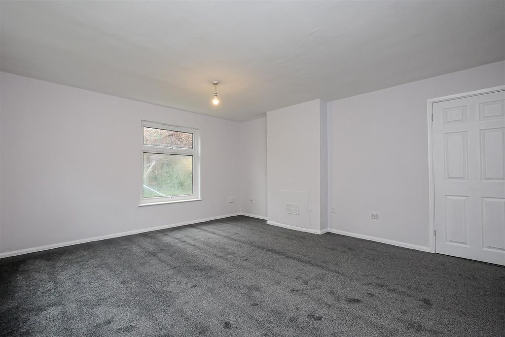 Property photo 2 of 10 Lounge