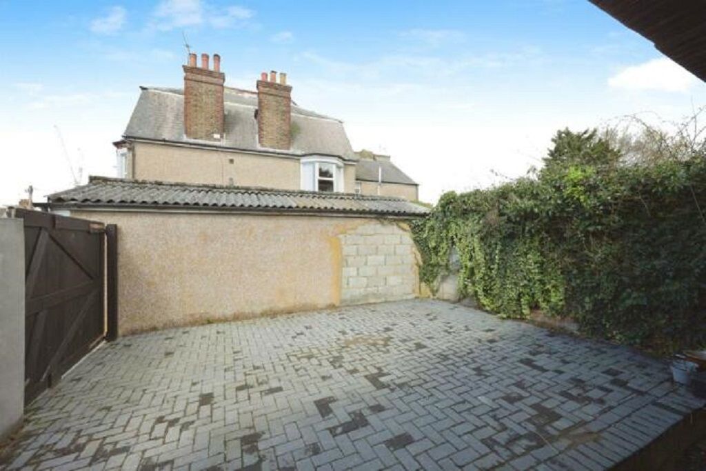 Property photo 2 of 7