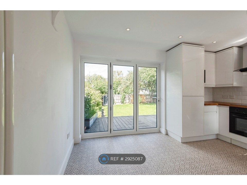 Property photo 3 of 20 Dining Area In Kitchen