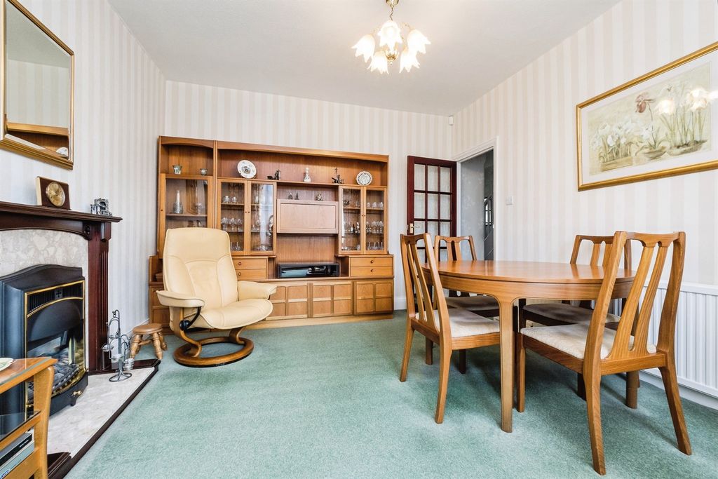 Property photo 3 of 27