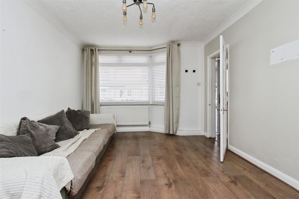 Property photo 2 of 13 Lounge