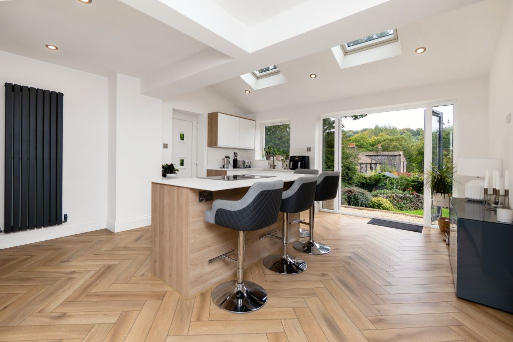 Property photo 3 of 17 Dining Kitchen