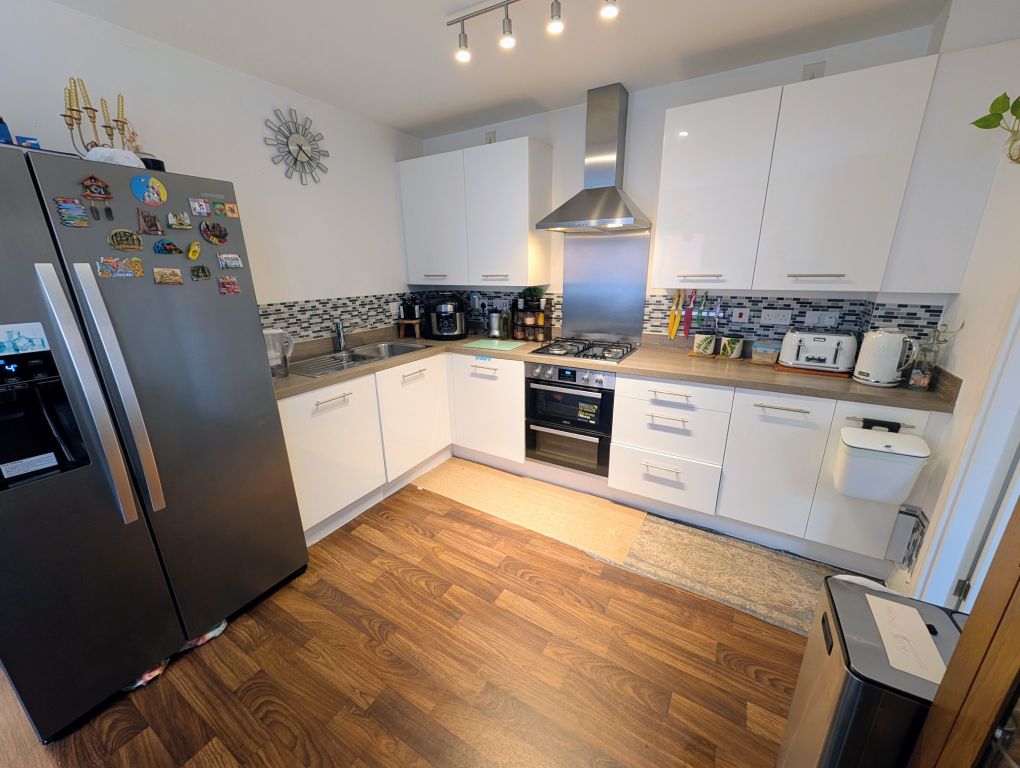 Property photo 3 of 12 Kitchen