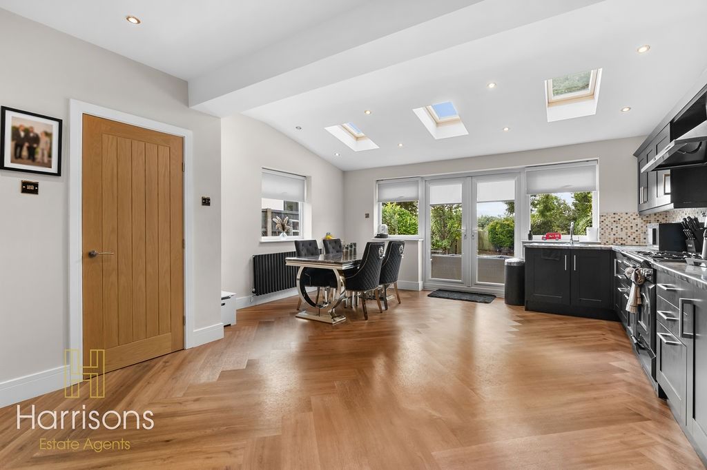 Property photo 3 of 24 4590667