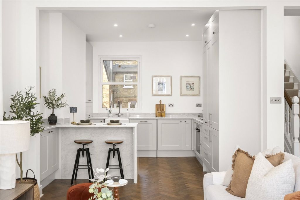 Property photo 2 of 18 Kitchen