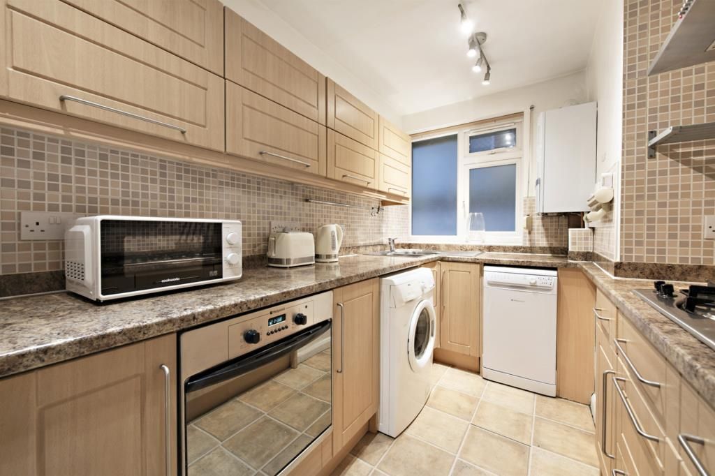 Property photo 3 of 19 Kitchen