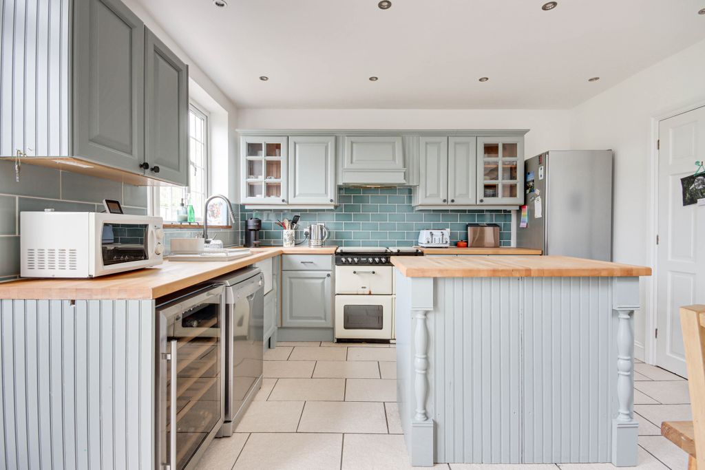 Property photo 3 of 15 Kitchen