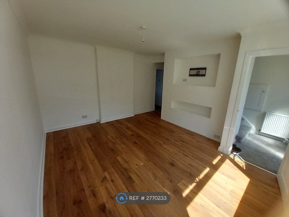 Property photo 2 of 11 Lounge