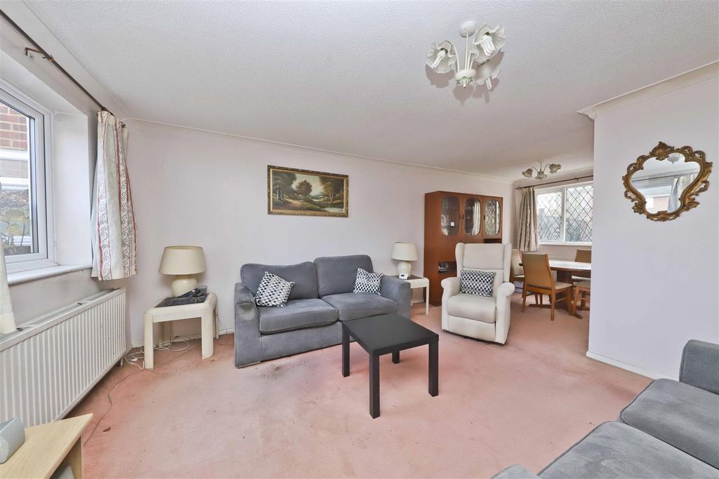 Property photo 2 of 9 Living Room