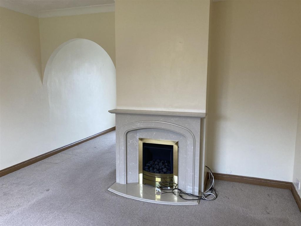 Property photo 3 of 16 Living Room