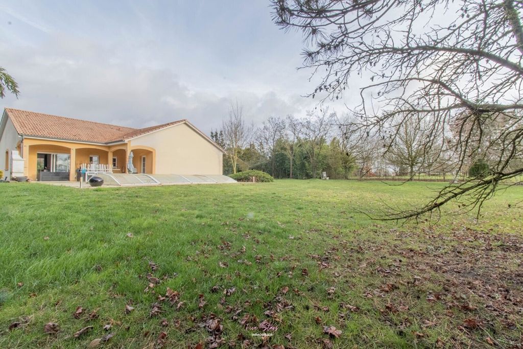 Property photo 1 of 17 5-Room House In Les Baroches, 135 m²