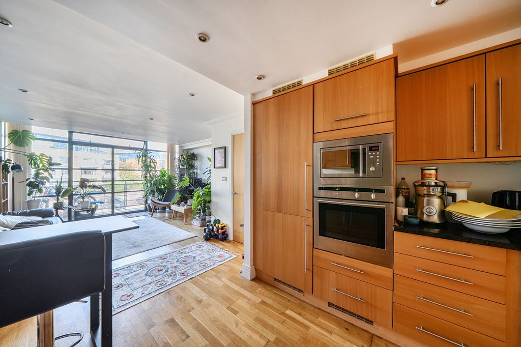 Property photo 2 of 6 Kitchen/Reception