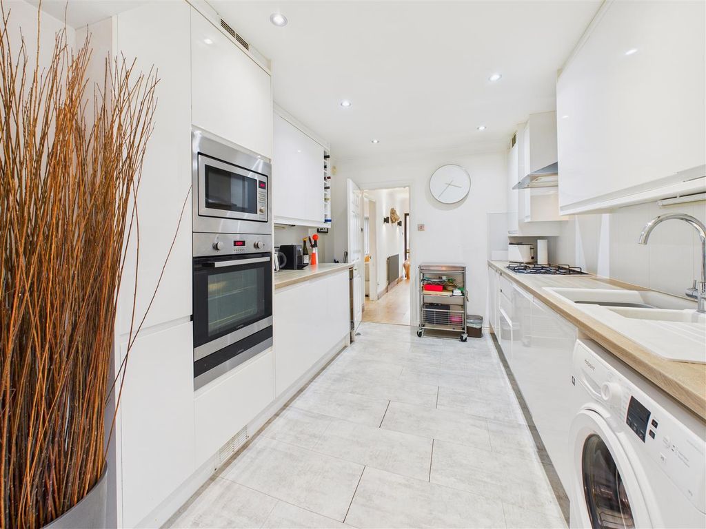 Property photo 2 of 28 Kitchen