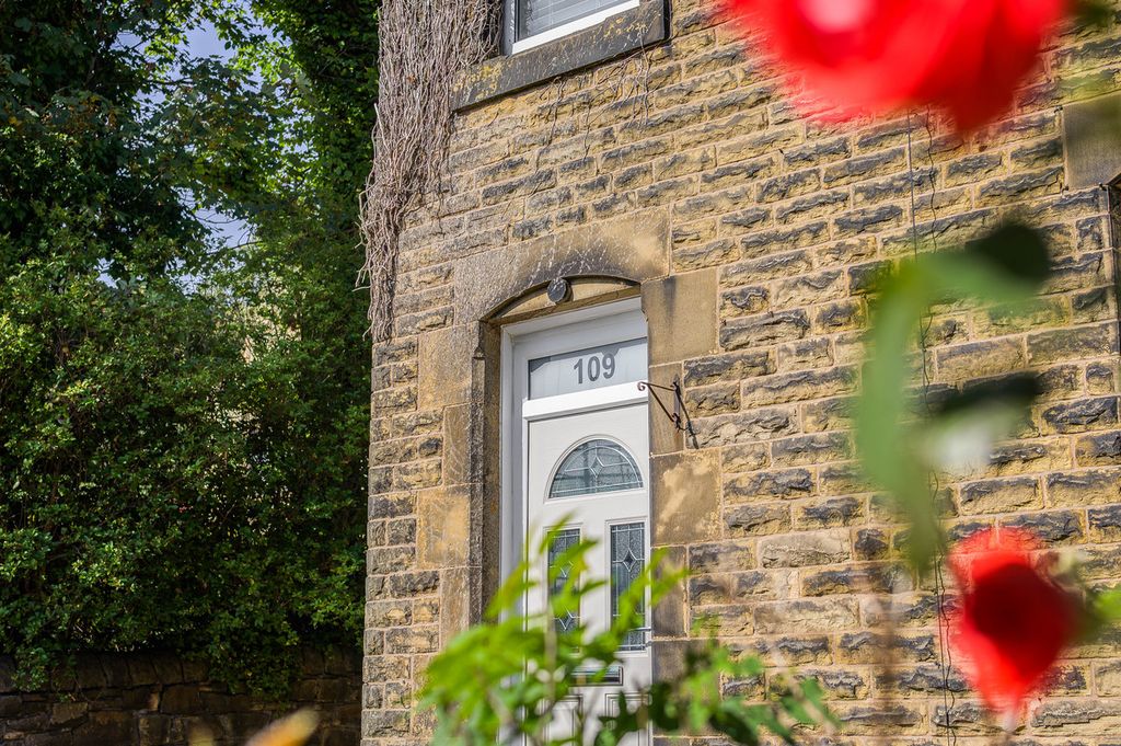 Property photo 3 of 43