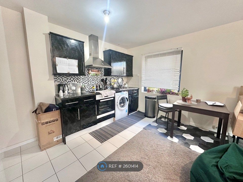 Property photo 3 of 6 Kitchen