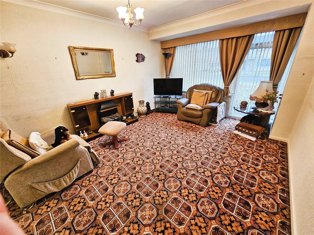 Property photo 2 of 16 Lounge