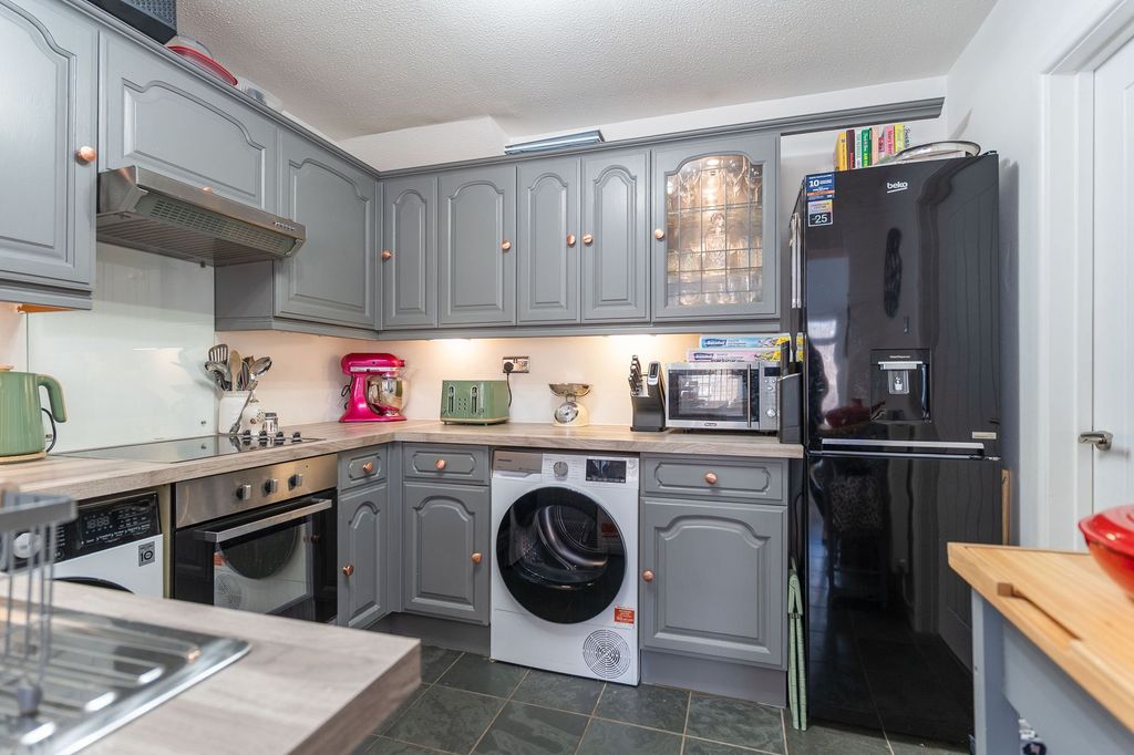 Property photo 2 of 23