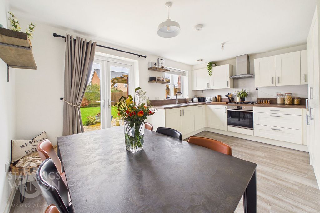 Property photo 2 of 24