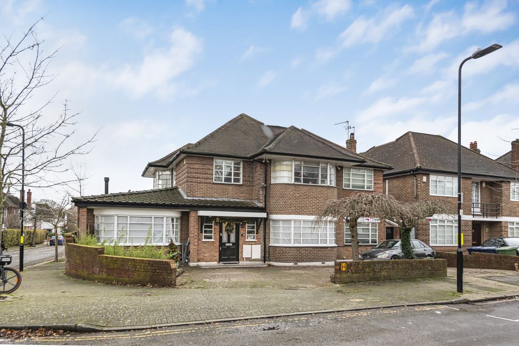 Property photo 1 of 33