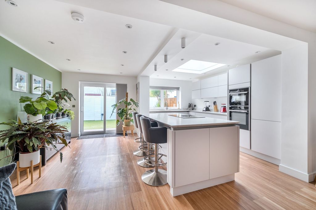 Property photo 3 of 23 Open Plan Living Area/Kitchen