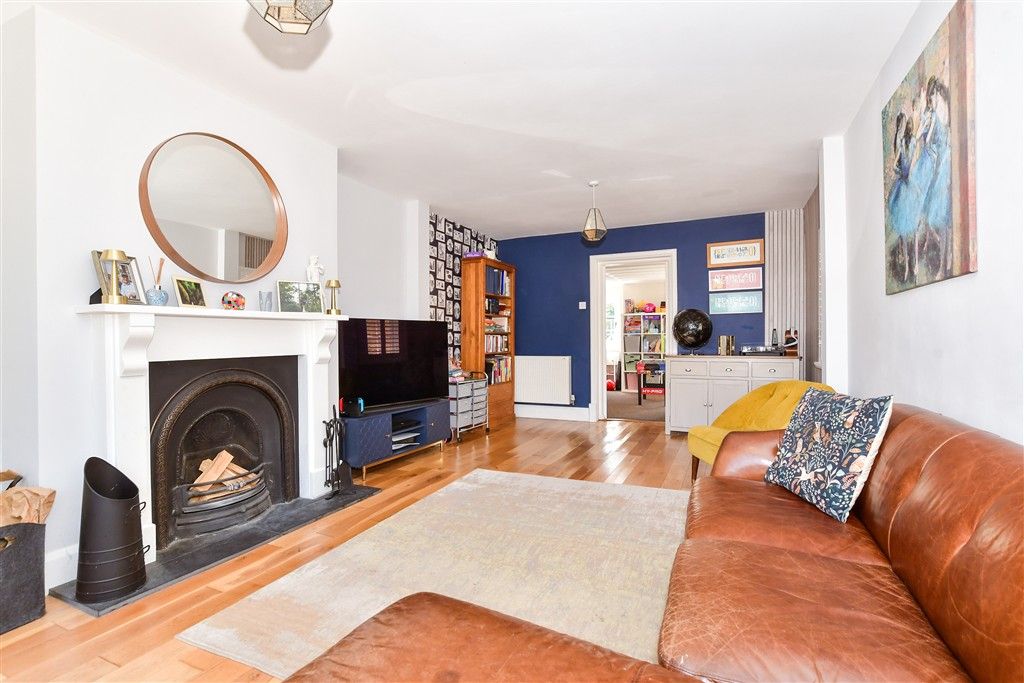 Property photo 3 of 15 Lounge