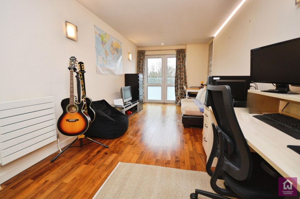 Property photo 2 of 8 Lounge