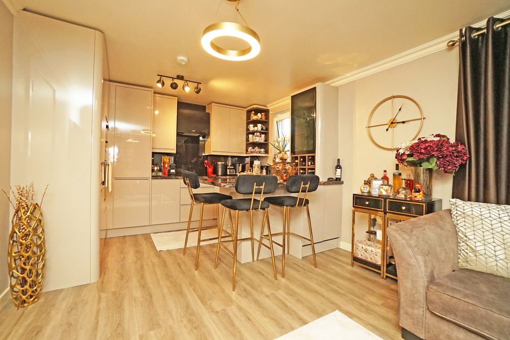 Property photo 3 of 15 Dsc00200