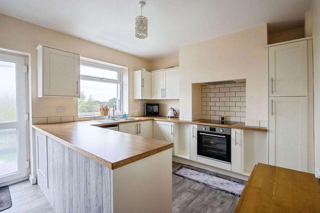 Property photo 2 of 16 Kithen