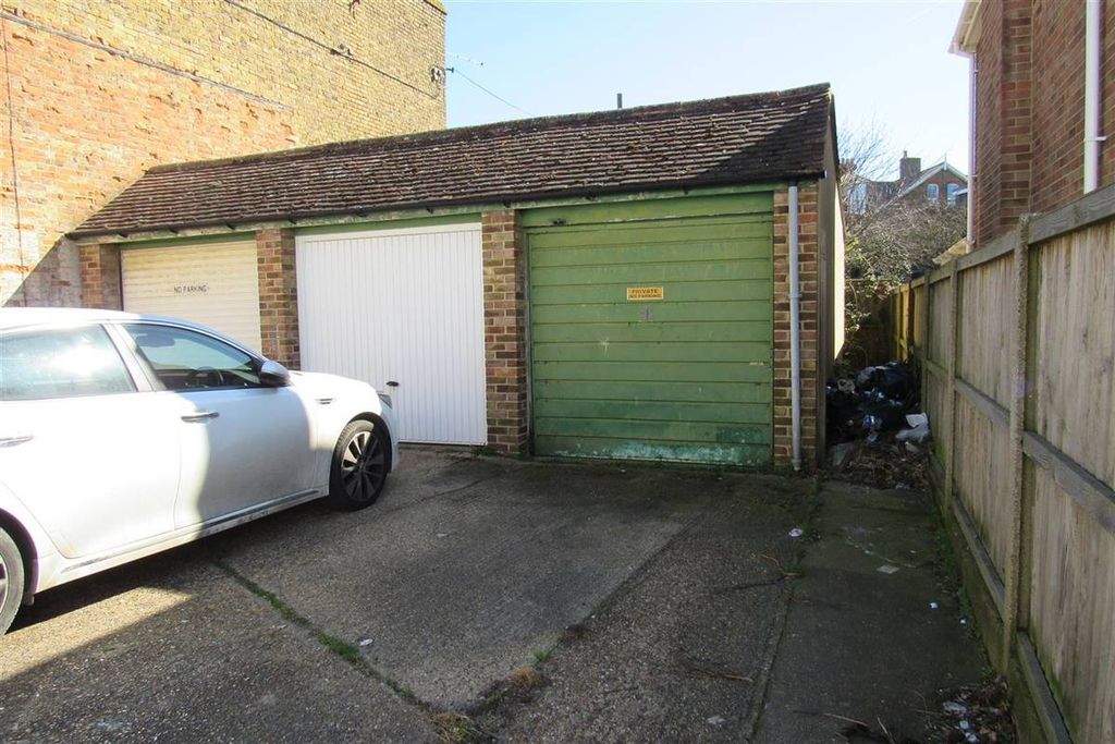 Property photo 1 of 2