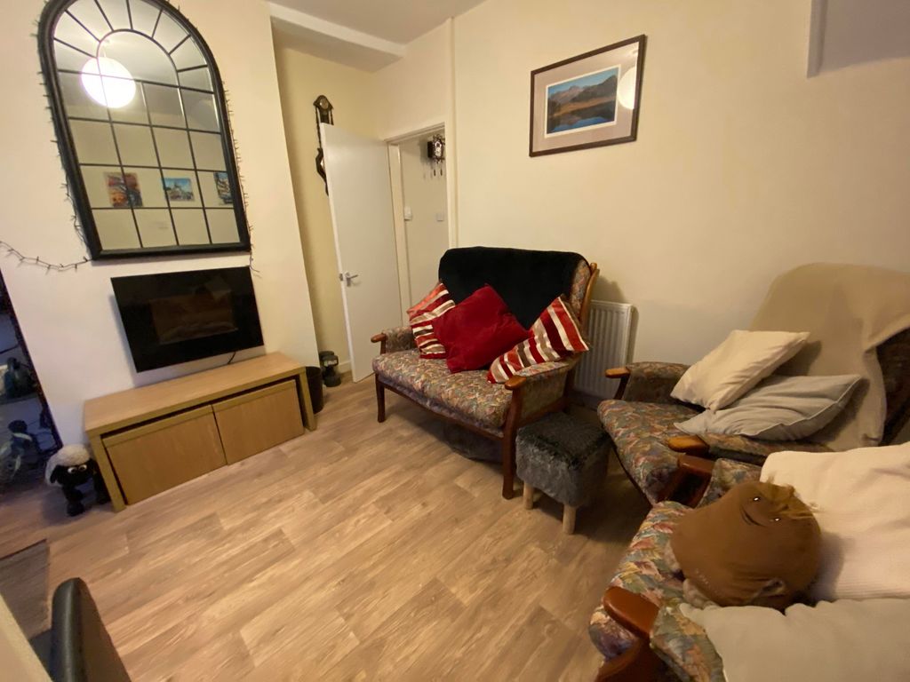 Property photo 3 of 8 Living Room