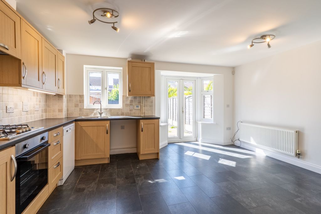 Property photo 2 of 22 4948194