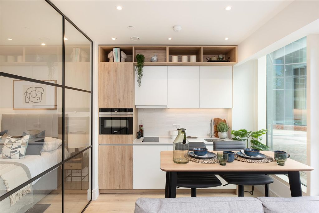 Property photo 2 of 12 Show Flat 3_Hr-005.Jpg