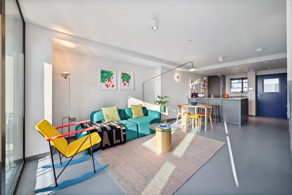 Property photo 3 of 24