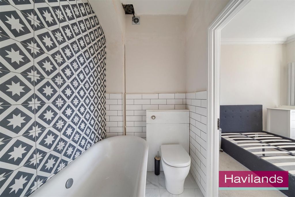Property photo 2 of 12 Eversley Park Road-3.Jpg