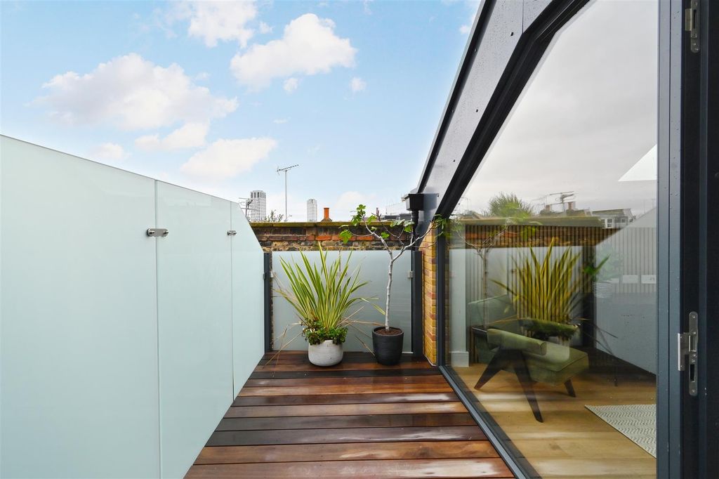 Property photo 3 of 20 6-St-Mihcaels (8).Jpg