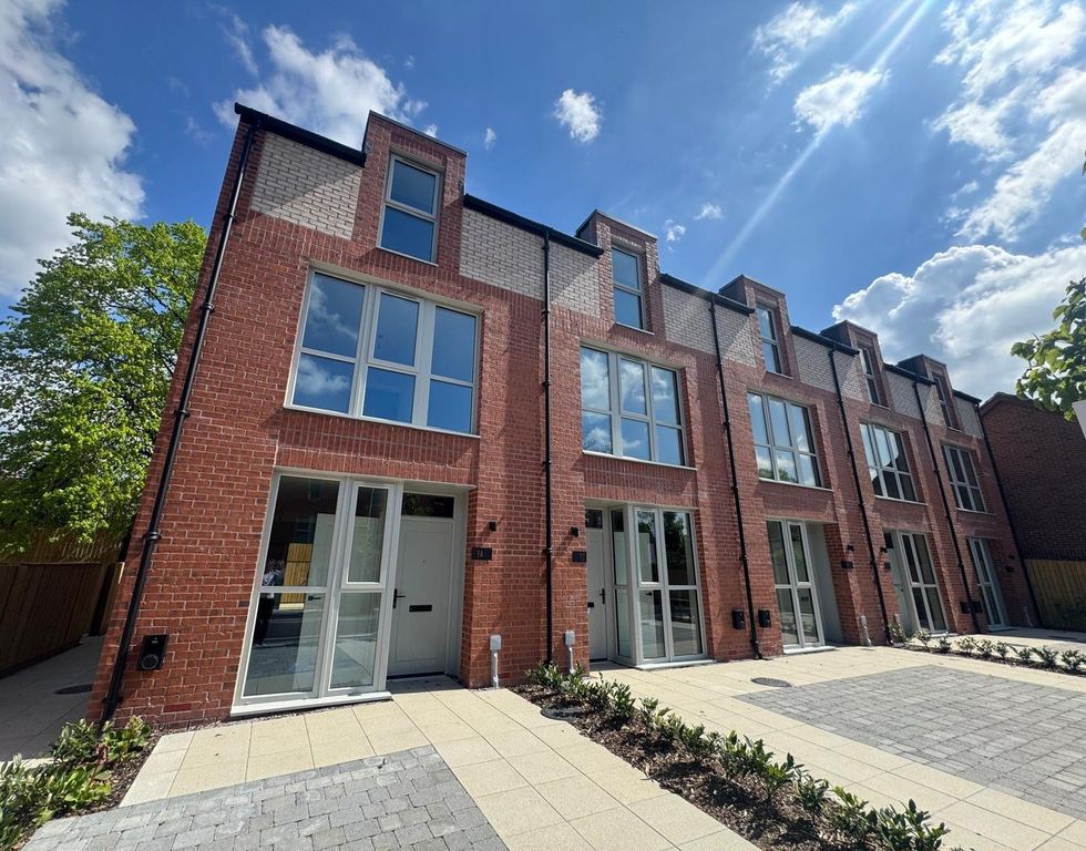Property photo 1 of 11 External