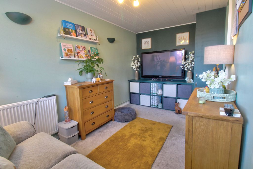 Property photo 3 of 20 Snug 1