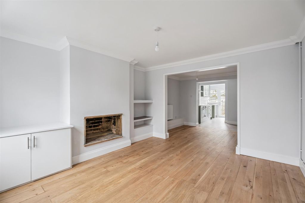 Property photo 2 of 14 Sitting Room