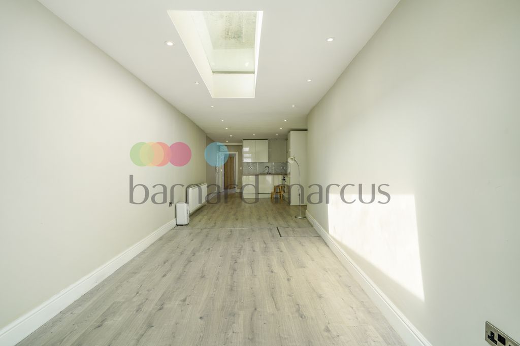 Property photo 3 of 11 Living Room