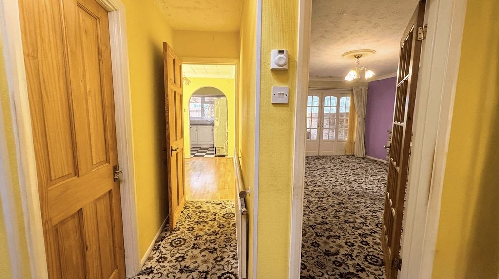 Property photo 3 of 19 Gallery