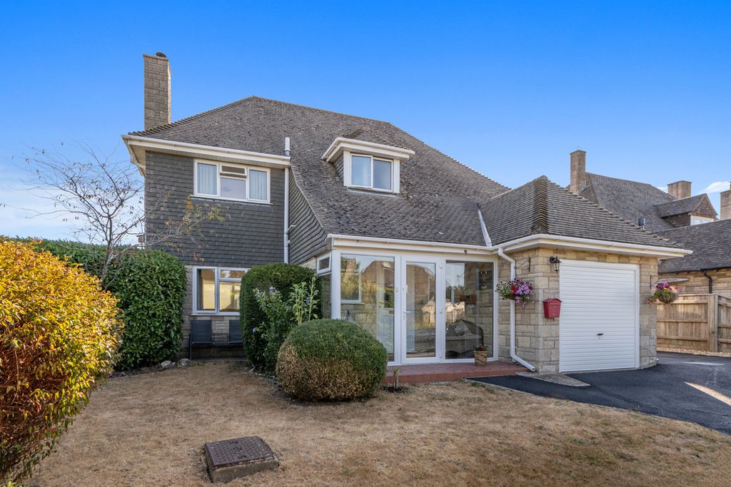 Property photo 1 of 21