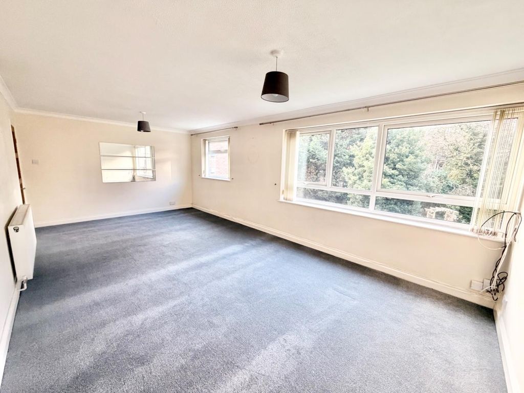 Property photo 2 of 11 Lounge