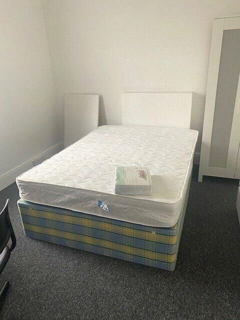 Property photo 2 of 9 A Simple, Clean Bedroom Featuring A Single Bed Wit...